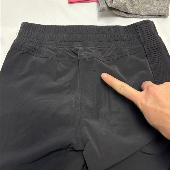 Ivivva Girls 6-7 5 Piece Clothing Bundle Capri Pants Tank Tops Tee Shirt Hoody - Picture 8 of 9